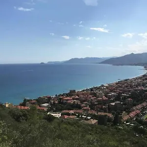 https://casa-su-due-livelli-in-liguria-vista-mare-7-8-p.hotelitalianriviera.com